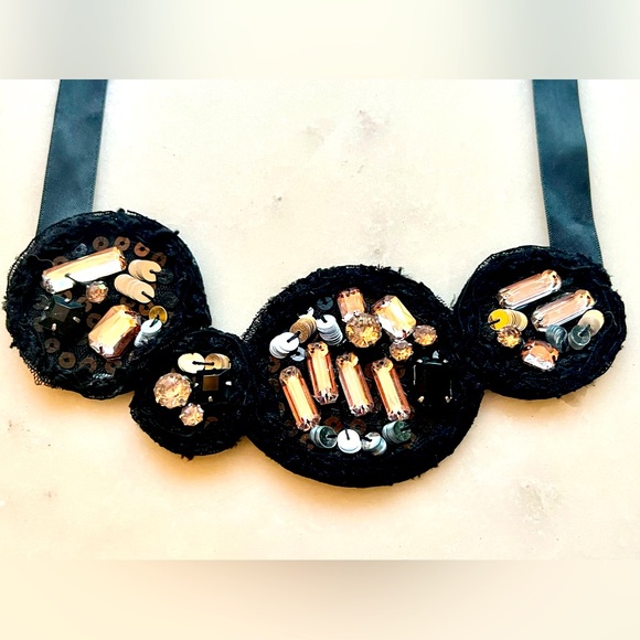 Large Statement Embellished Necklace!🪩✨ **NEW WITHOUT TAGS!🤩💛🖤⭐️**NWOT🎁💫** - Picture 4 of 7